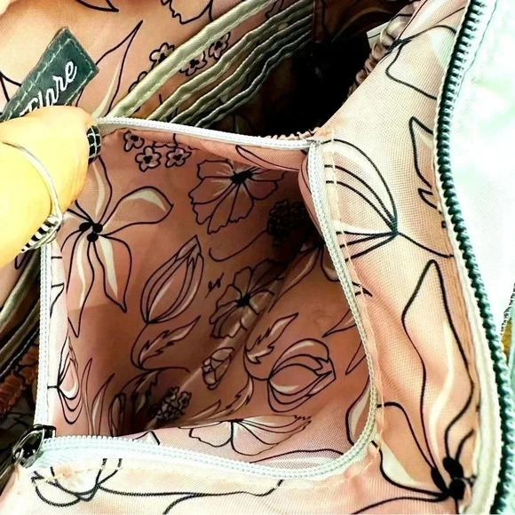 Lug RFID Medium Crossbody - Flare 2 - Picture 9 of 11